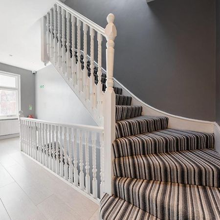 Boutique Modern Hotel Room For Two Near Tube And Bus Stations London Eksteriør billede