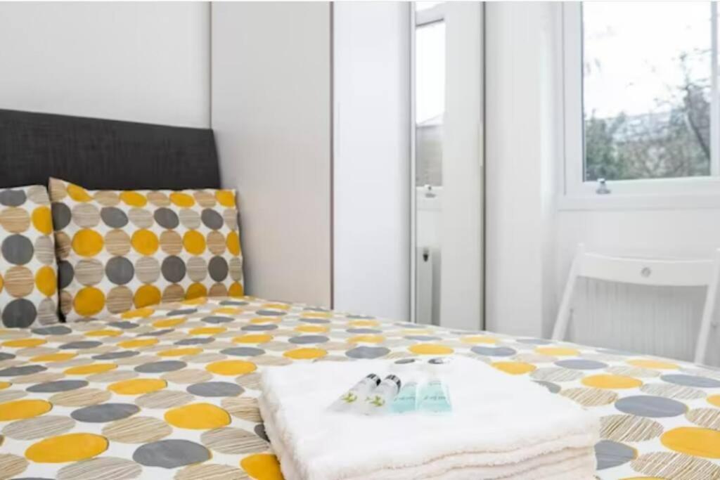 Boutique Modern Hotel Room For Two Near Tube And Bus Stations London Eksteriør billede