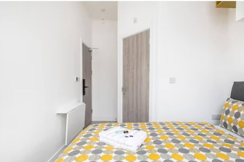 Boutique Modern Hotel Room For Two Near Tube And Bus Stations London Eksteriør billede