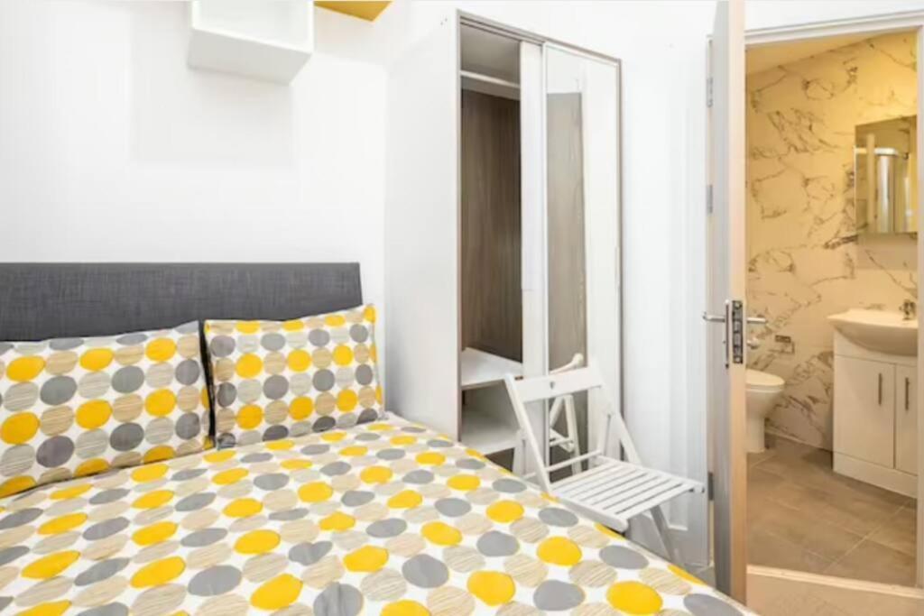 Boutique Modern Hotel Room For Two Near Tube And Bus Stations London Eksteriør billede