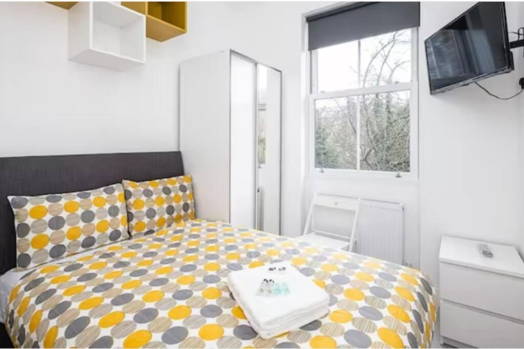 Boutique Modern Hotel Room For Two Near Tube And Bus Stations London Eksteriør billede